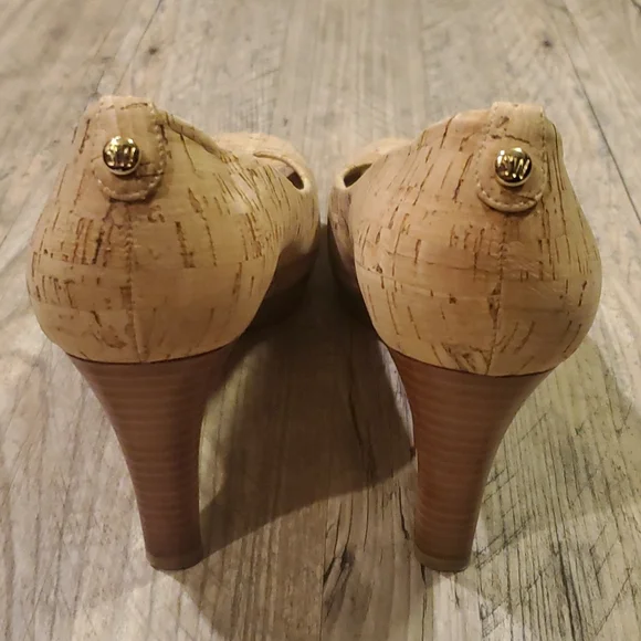 Stuart Weitzman Logo Plainfield Natural Cork Peep Toe Platform Pump - Picture 5 of 9